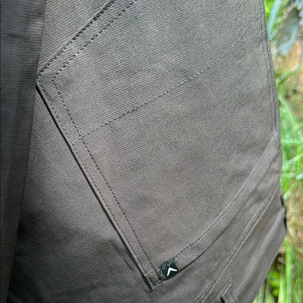 NWT•Callaway 5-Pocket Horizontal Textured Pants Size 42x32 DarkBrown